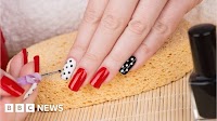 Gel and acrylic nails allergy warning