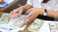 Dollar gains over dong on black market