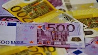 Euro wobbles, S.Korean won steady as political turmoil checks sentiment