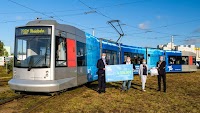 Uniper hands over 5,000 mouth and nose protectors to the Rheinbahn and donates 4,335 euros to the SOS-Kinderdorf
