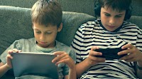 Excessive screen time linked to manic symptoms in teens