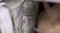 Zloty Gains After Polish Official Signals Government Has Tools to Prop Up Currency