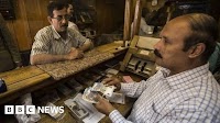 Egypt allows its currency to float freely