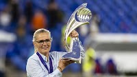 England's 'not for sale' coach provides more evidence of being greatest of all