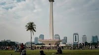Malaysians flock to Indonesia as rupiah drops