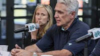 Was Kraken GM Ron Francis held to same standard as coach Dan Bylsma?