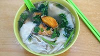 Visit PJ's Restoran Paramount 86 in the morning to catch their fish 'pan mee' and steamed fish