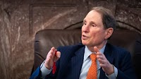 Sen. Wyden wants FCC to tighten security rules on telecom companies