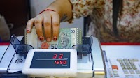 Malaysian Ringgit Set for Biggest Monthly Decline Since 2015