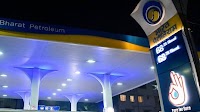 Si Mr K Padmakar Director HR nangulo sa Bharat Petroleum nga miting uban ni Mr Maqbool Ali Sultan