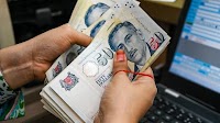 Singapore dollar trades at 10-year high against US dollar