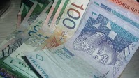 Ringgit falls to RM3.28 to S$1, but strengthens against US dollar