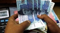 Pakistani Rupee Falls To All-Time Low Against US Dollar