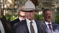 Bob Katter threatens journalist over reference to Lebanese heritage