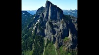 BASE jumper dies after leaping from 6,000-foot mountain, Washington cops say