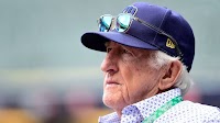 Bob Uecker, known as ‘Mr. Baseball’ and as the legendary voice of the Milwaukee Brewers, dies at age 90