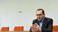 German ex-spy agency official says there was 'no risk' passing CIA papers