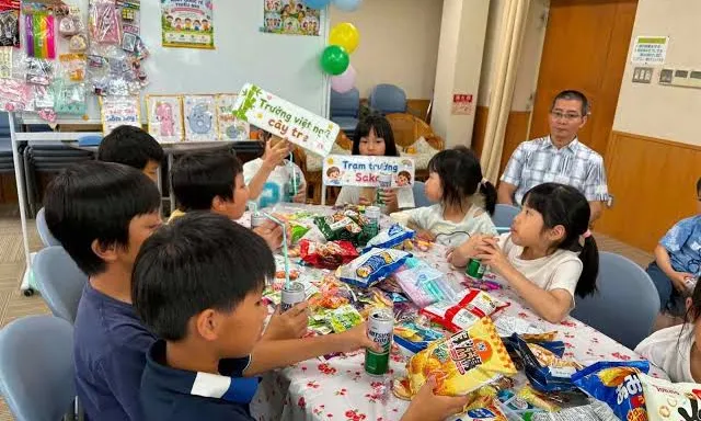 L'école de langue vietnamienne Cay Tre a organisé une fête pour la Journée des enfants.