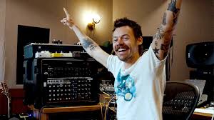 Harry Styles returns with synthpop banger ‘Aperture’ and fans are losing it