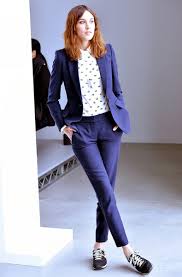 Resultado de imagen para outfit  con zapatillas profesional