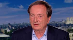 Michel-Edouard Leclerc propose de "suspendre" les certificats d'économies d'énergie, une taxe qui pourrait faire baisser "de 15 centimes" le prix des carburants