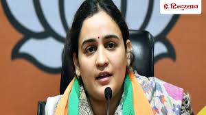 हां हम परिवार के हैं और वो चीज कोई... सपा का झंडा जलाए जाने पर अपर्णा यादव क्या बोलीं?