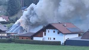 Gebäude unbewohnbar - Altes Motorrad löste Vollbrand von ganzem Haus aus