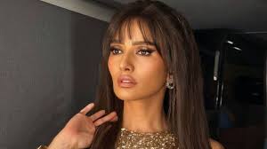 "أبو الولاد اتجوز".. زينة تثير الجدل بكلماتها