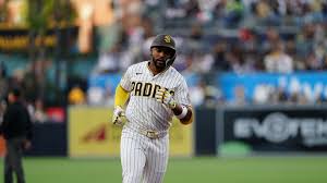 Padres Take NL West Lead, Mets Shock Yankees, and Dodgers Face Vásquez