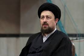 حضور استاد سید حسن خمینی در مراسم تدفین رهبر شهید انقلاب