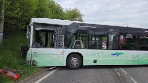 A7: Schulbus steht nach Unfall quer ➤ Hessen am Morgen: Die Nachrichten im Ticker vom 05.05.2026