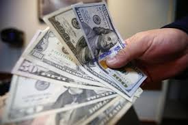 Petróleo vai a US$ 95, dólar e bolsa têm clima de feriadão: só olhando