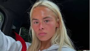 Annekee de Ligt neemt duik en laat alleen haar achterbumper boven water komen