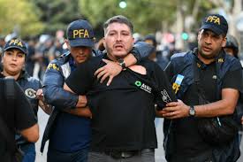 Reforma de Milei que sucateia relações trabalhistas avança no Senado em meio a protestos