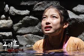 Mới đây, trong vai hồ ly con Yeon Yi, Kim Yoo Jung đã gây chú ý cực mạnh trong những tập đầu của Gumiho: Tale of the Fox&#39;s Child. - 100716CineG20