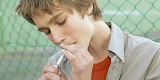Resultado de imagen de niño de catorce años fumando