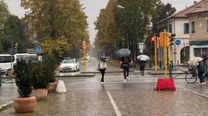 Maltempo, piogge e temporali in settimana: «Per il 1° Maggio torna il sole»