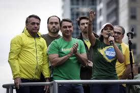 Michelle deve confirmar candidatura ao Senado em evento com Flávio e lançar irmão como suplente