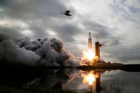Investors await first trade in SpaceX’s historic market debut
