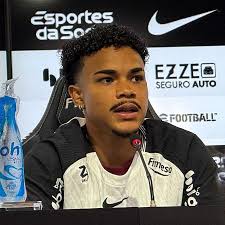 Kaio César diz que jogar no Corinthians era desejo antigo: 'Vou para cima'