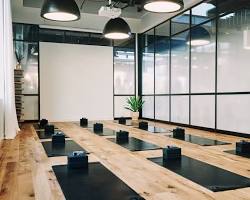 Image of Lululemon store in Chicago