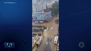 Tempestade de raios coloca cidades da região serrana do RJ em alerta severo