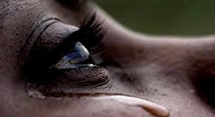 Resultado de imagem para mulher sofrendo