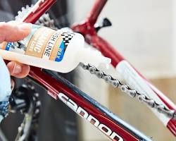 Hình ảnh về bicycle chain with dry lube applied