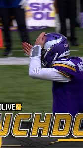 J.J. McCarthy connects with Josh Oliver for a six-yard TD to extend Vikings' lead over Commanders