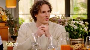 Paul de Saint Sernin explique pourquoi il a failli refuser d'intégrer Quelle époque ! dans Un dimanche à la campagne