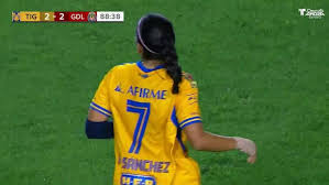 ¡Golazo! María Sánchez dispara fuera del área y Tigres empata con Chivas