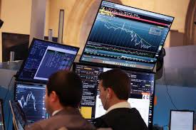 Cierra Wall Street mixto tras récord de S&P 500 y Nasdaq y pendiente de Trump en China -