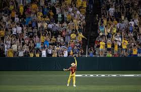 Savannah Bananas’ two-game show brought its joy to sold-out crowds in Iowa City