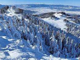 Unde mergem în vacanța de schi. 10 destinații de vis din România la nivelul Alpilor austrieci